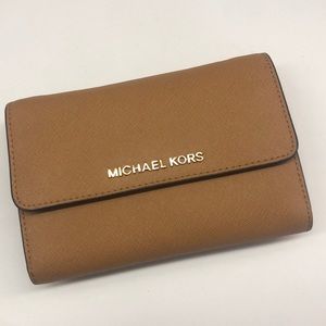 Michael Kors iPhone crossbody